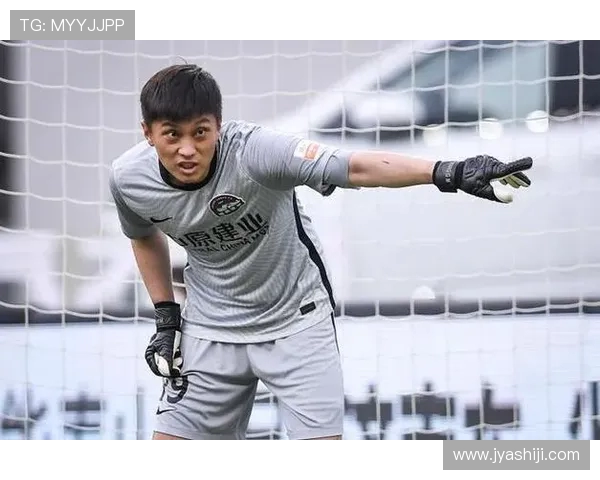 河南队门将王国明幽默庆祝赢球：恭喜球队收获3分 差点因激动感冒